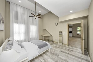 4 bedrooms, desk, iron/ironing board, free WiFi