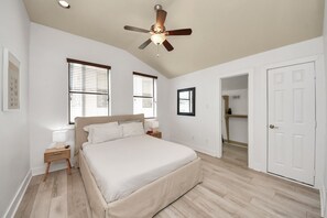 4 bedrooms, desk, iron/ironing board, travel crib