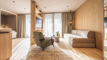 Zimmersafe, Schreibtisch, laptopgeeigneter Arbeitsplatz