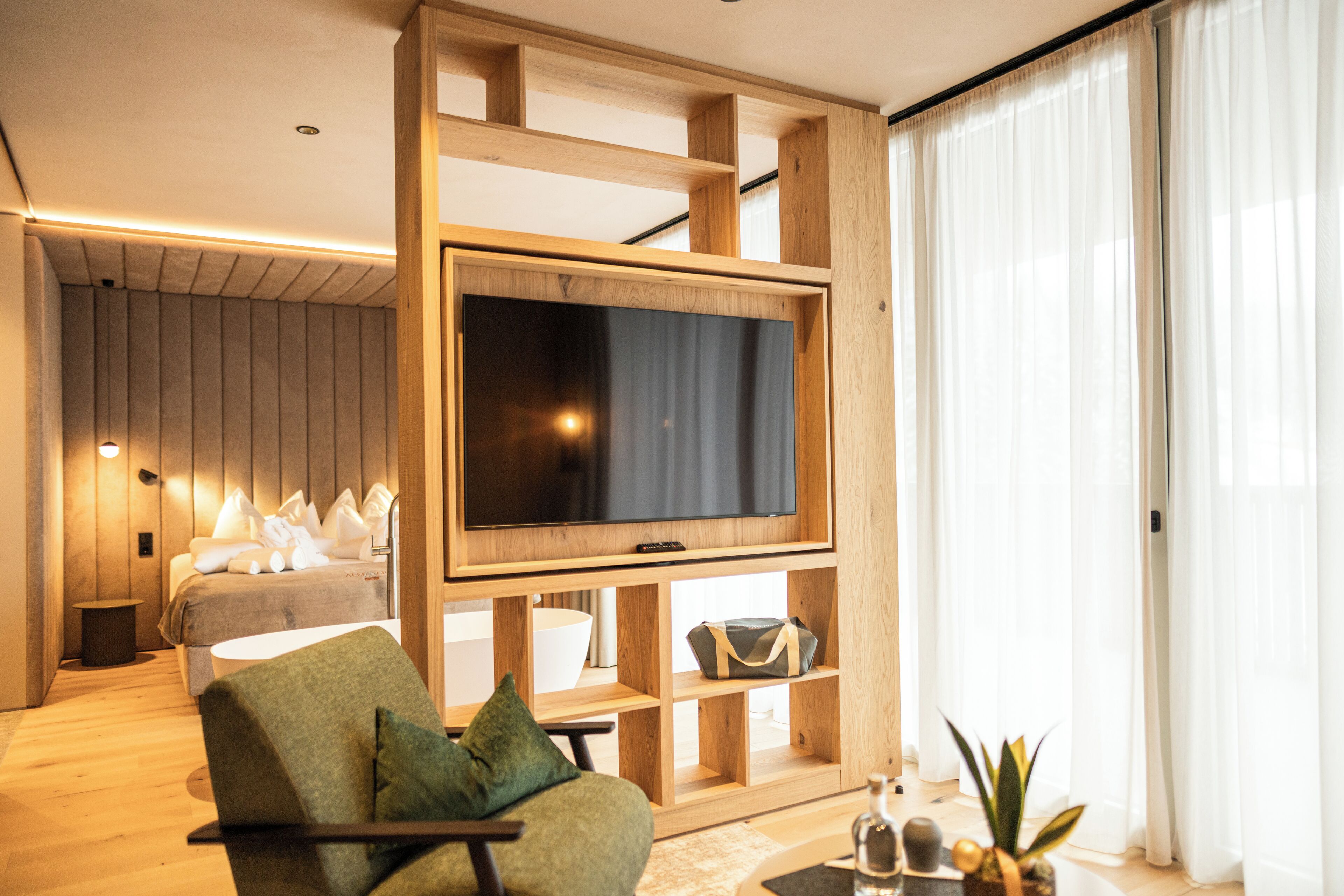 Caja de seguridad en la habitación y escritorio 