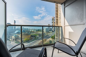 Property grounds - Spacious 1BR+1WR Apartment with Balcony (Mississauga)