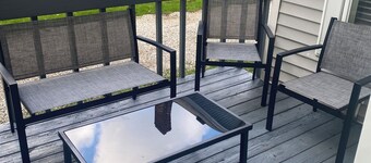 Charming 2-bedroom apartment with AC, WiFi, in The Historic Ashtabula Harbor