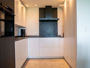 Een microgolfoven, een vaatwasser, een broodrooster