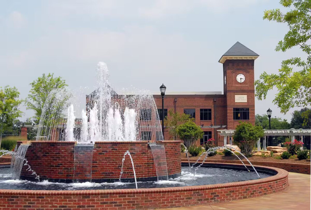 Photo 36 of 3 Bed. Downtown Designer Den w/ WiFi & AC in Amazing Greer NEAR AIRPORT