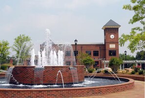Point of interest - 3 Bed. Downtown Designer Den w/ WiFi & AC in Amazing Greer NEAR AIRPORT (Greer)