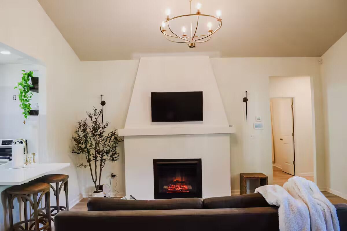 Photo 5 of 3 Bed. Downtown Designer Den w/ WiFi & AC in Amazing Greer NEAR AIRPORT