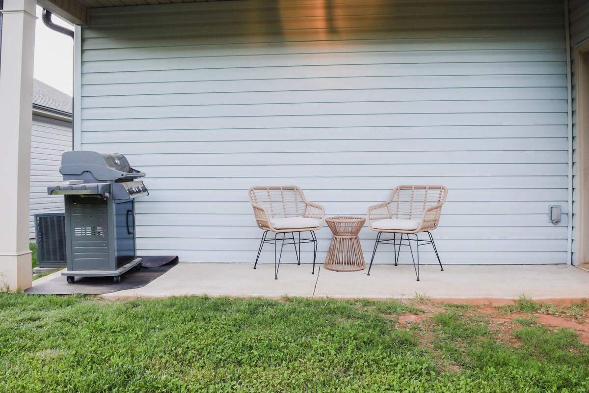 Photo 12 of 3 Bed. Downtown Designer Den w/ WiFi & AC in Amazing Greer NEAR AIRPORT