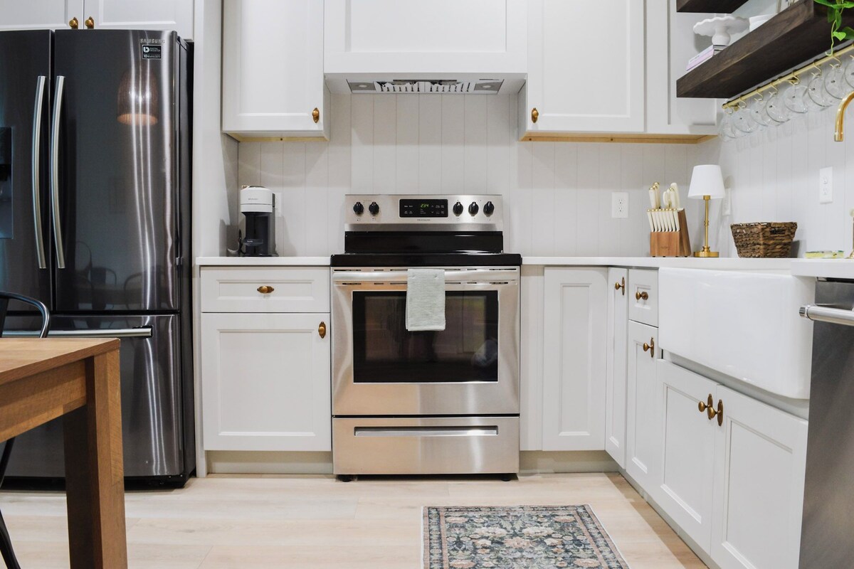 Photo 9 of 3 Bed. Downtown Designer Den w/ WiFi & AC in Amazing Greer NEAR AIRPORT