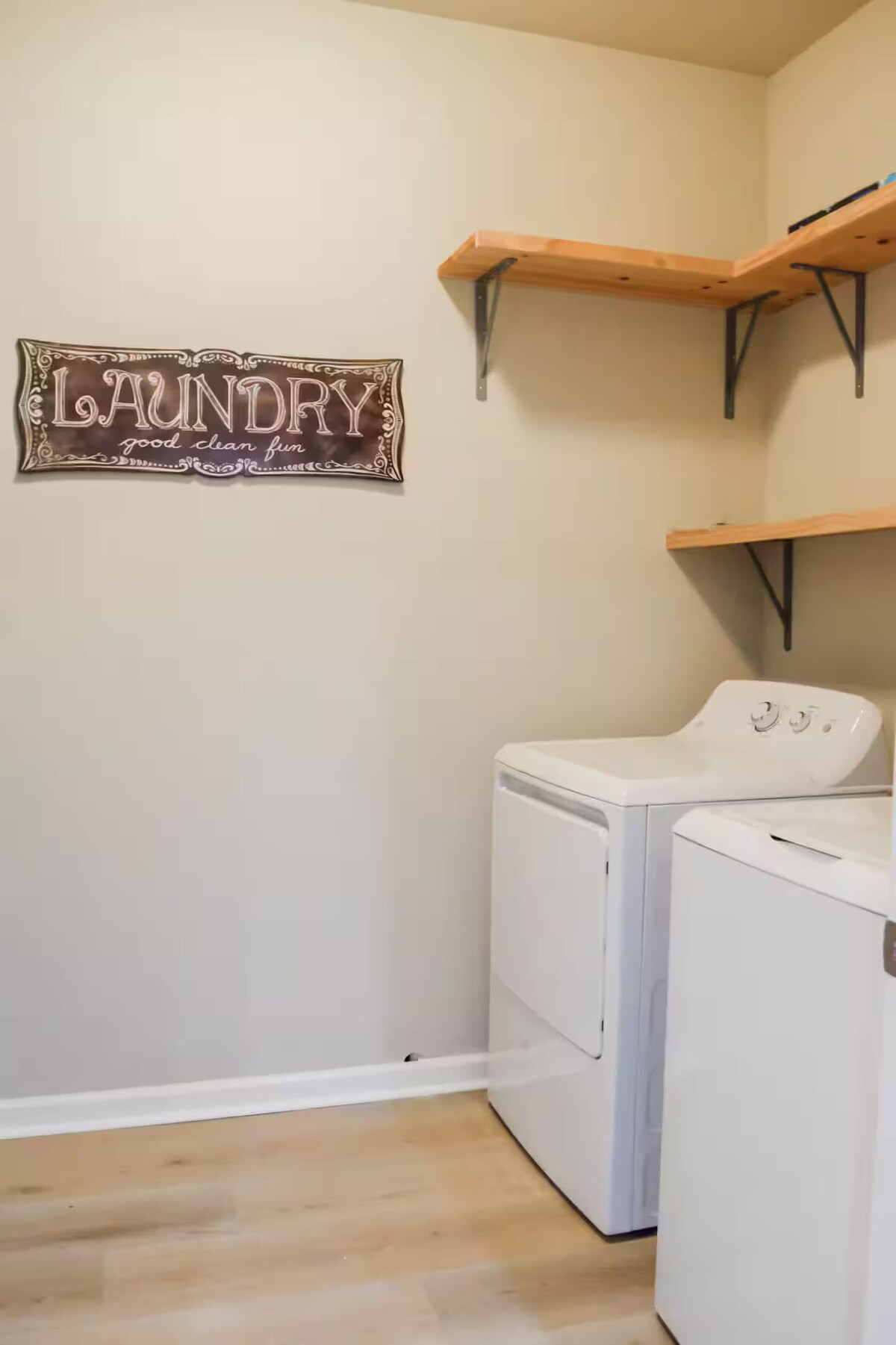 Photo 38 of 3 Bed. Downtown Designer Den w/ WiFi & AC in Amazing Greer NEAR AIRPORT