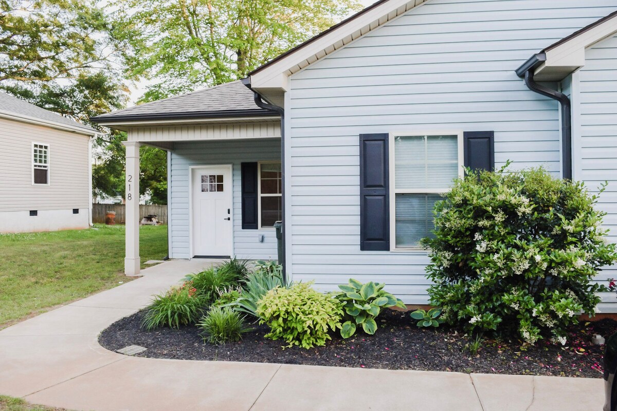 Photo 28 of 3 Bed. Downtown Designer Den w/ WiFi & AC in Amazing Greer NEAR AIRPORT