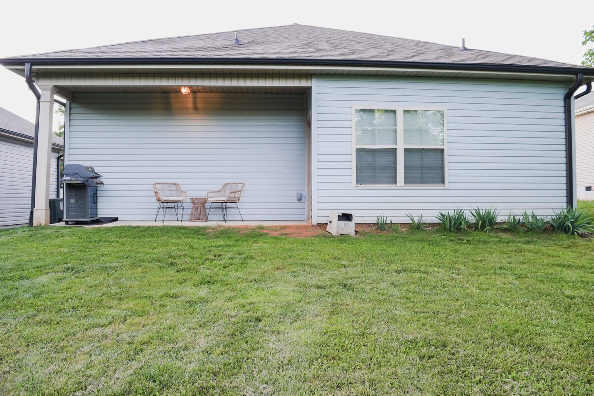 Photo 26 of 3 Bed. Downtown Designer Den w/ WiFi & AC in Amazing Greer NEAR AIRPORT