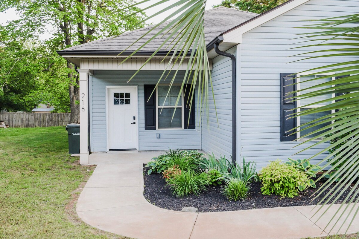 Photo 11 of 3 Bed. Downtown Designer Den w/ WiFi & AC in Amazing Greer NEAR AIRPORT