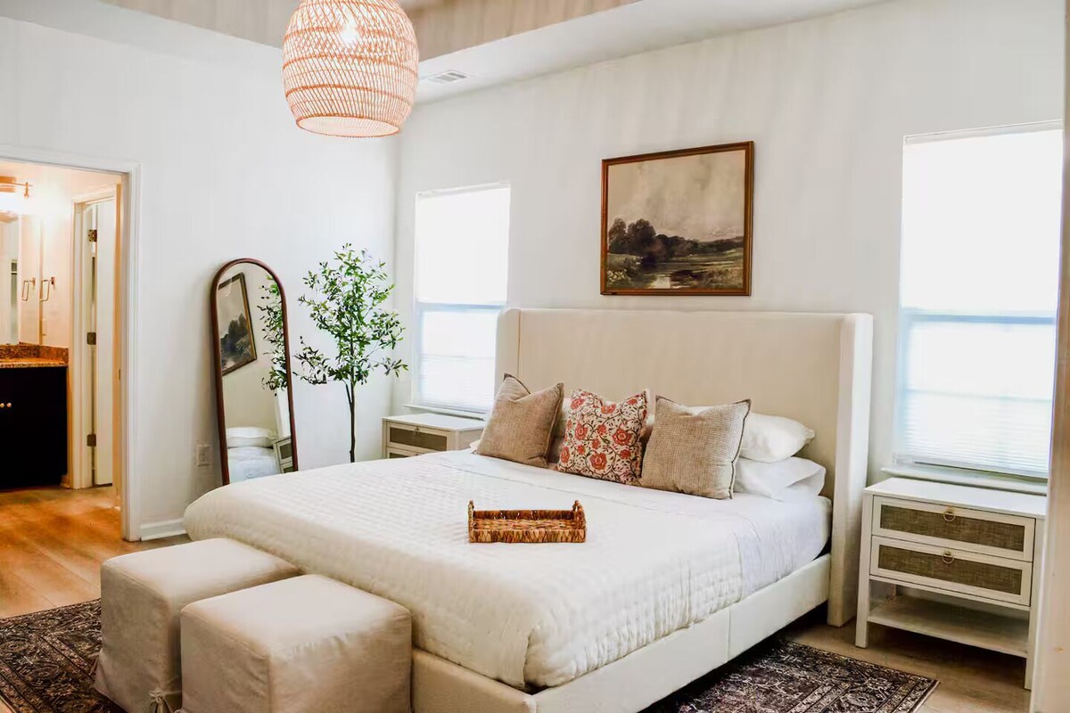 Photo 2 of 3 Bed. Downtown Designer Den w/ WiFi & AC in Amazing Greer NEAR AIRPORT