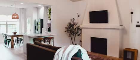 TV connectée, cheminée