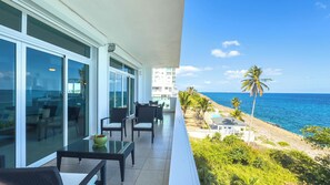 Property grounds - Atabey 4B - Ocean Front 2BR Apartment+ pool+wifi+parking (Playa Juan Dolio)