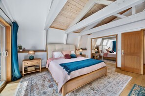 4 bedrooms, desk, iron/ironing board, travel crib