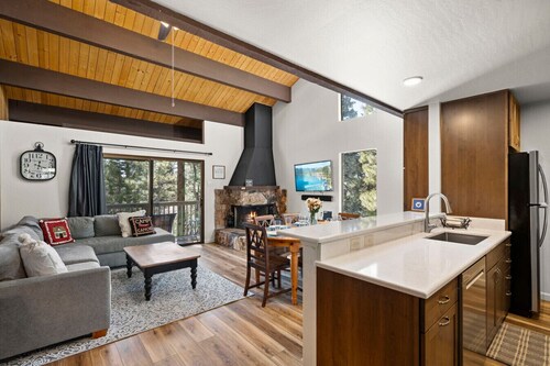 The Ideal Retreat - Tahoe, Tennis, Swimming Pool, & More