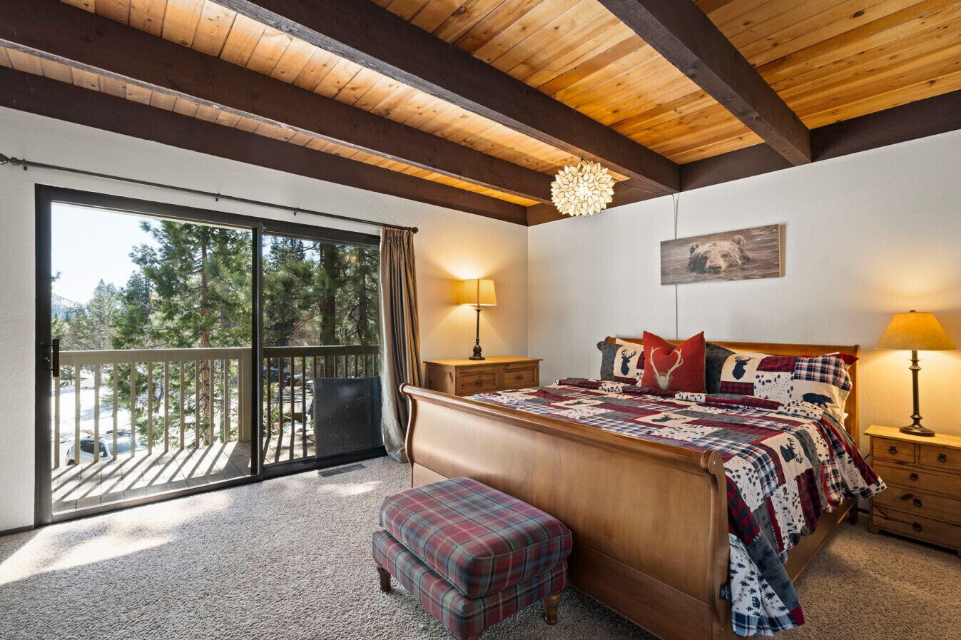4 bedrooms, desk, iron/ironing board, WiFi