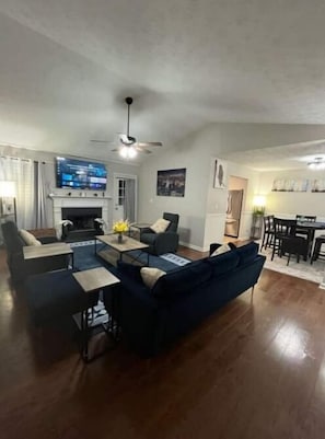 Smart TV, fireplace