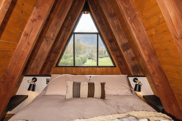 1 bedroom, travel cot, free WiFi, bed sheets