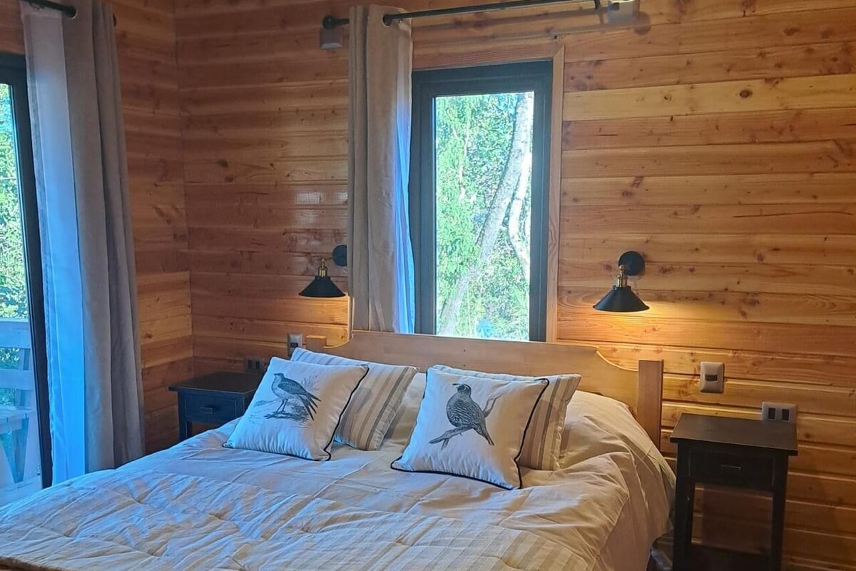 Family Cabin, River View | Travel crib, WiFi (free), bed sheets