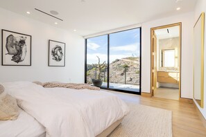 Room - Malibu 3-bedroom contemporary home in heart of wine country. (Malibu)