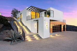 Exterior - Malibu 3-bedroom contemporary home in heart of wine country. (Malibu)