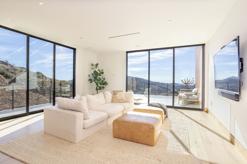 Malibu 3-bedroom contemporary home in heart of wine country.