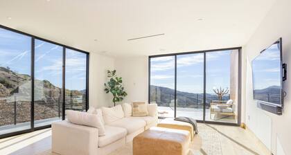 Malibu 3-bedroom contemporary home in heart of wine country.