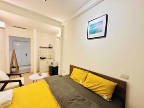 Superior Double Room, City View | Desk, free WiFi - Thao Le Homestay Ha Noi (Hanoi)