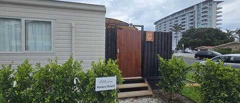 تفاصيل الفندق من الخارج