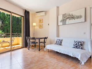 TV - Duquesa 111 -Apartment with 2 terraces, Swimming pool and Parking (Torremolinos)