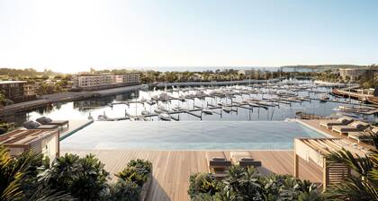 Crowne Plaza Shell Cove Marina