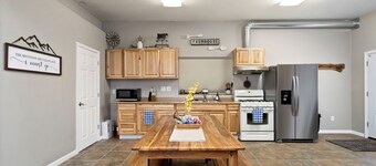 Chic farmouse 2-bedroom apartment with WiFi in Palmer