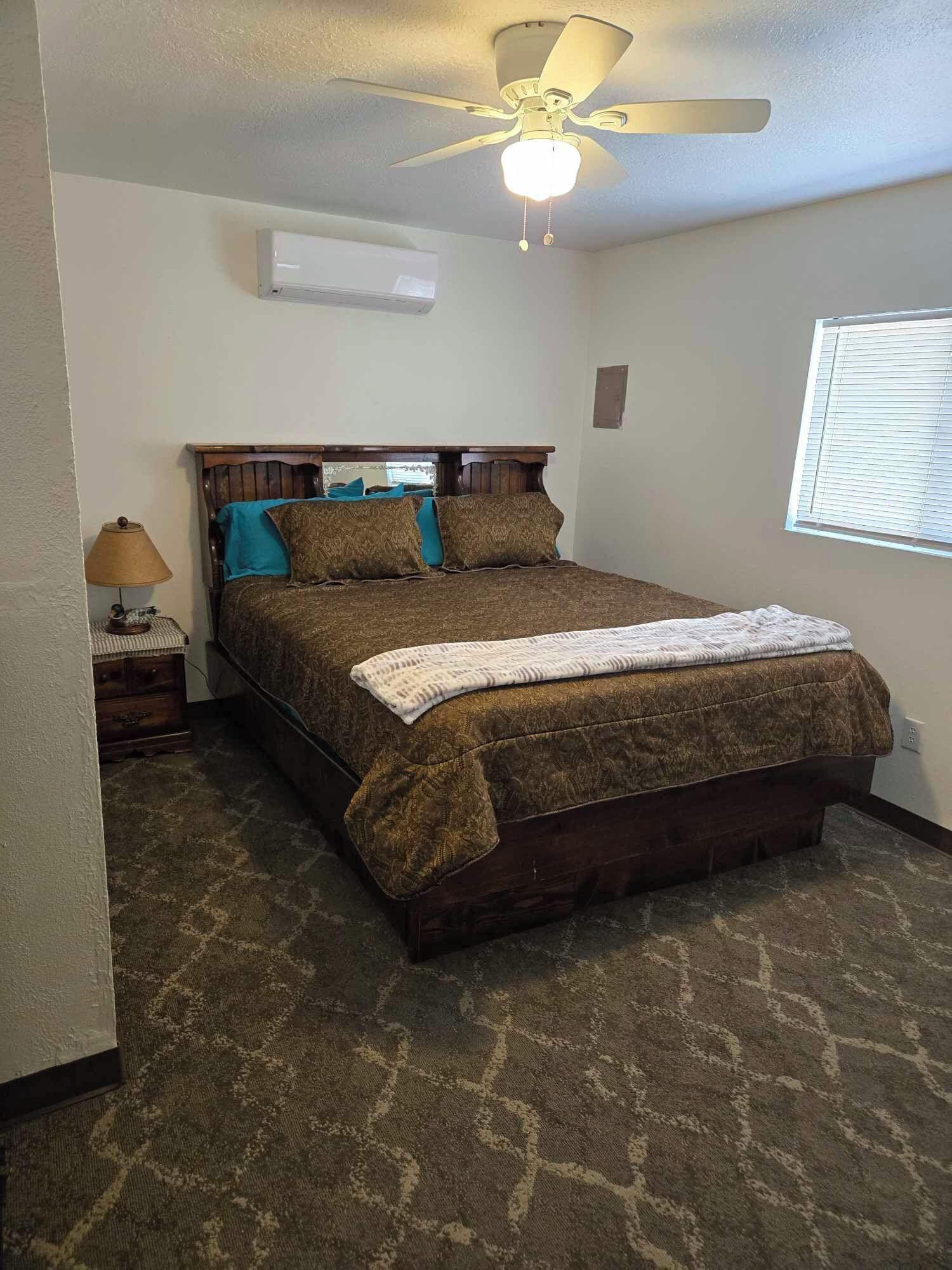 3 sovrum, skrivbord, strykjärn/strykbräda och resesäng