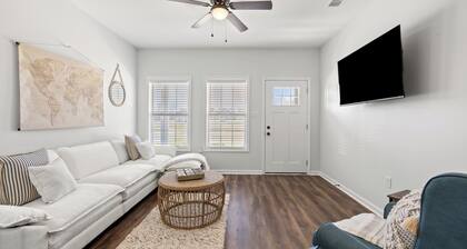 Charming 2-bedroom house with WiFi, AC in lovely Berea