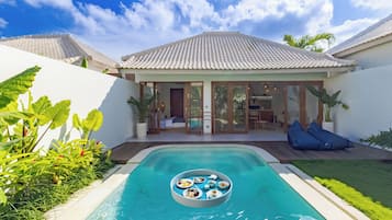 Kolam renang outdoor