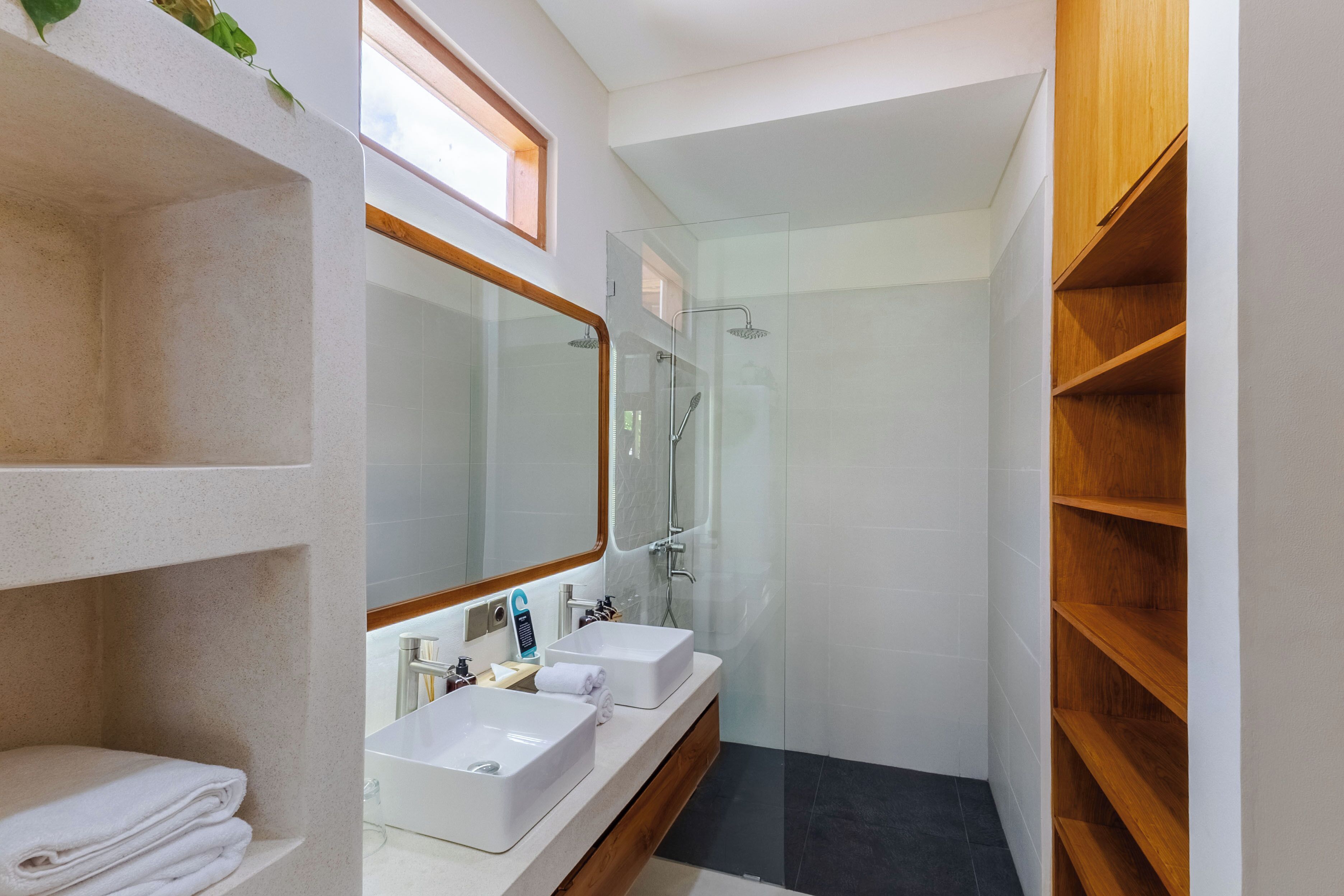 Vila luxo, vista para o jardim | Banheiro | Chuveiro, produtos de toalete grátis, secador de cabelo, bidê