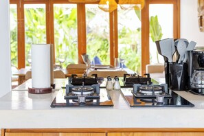 Full-sized fridge, microwave, stovetop, cookware/dishes/utensils - Villa Louna (Kerobokan)