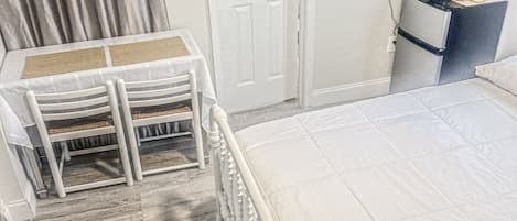 Iron/ironing board, free WiFi, bed sheets