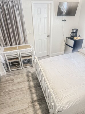 1 chambre, fer et planche à repasser, Wi-Fi gratuit, draps fournis