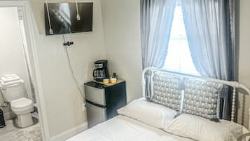 1 habitación, tabla de planchar con plancha, wifi gratis y ropa de cama