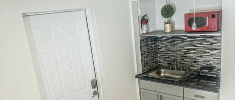 1 bedroom, iron/ironing board, WiFi (free), bed sheets