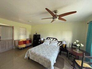 1 habitación, tabla de planchar con plancha, wifi gratis y ropa de cama 