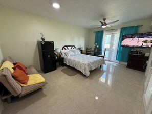 1 chambre, fer et planche à repasser, Wi-Fi gratuit, draps fournis