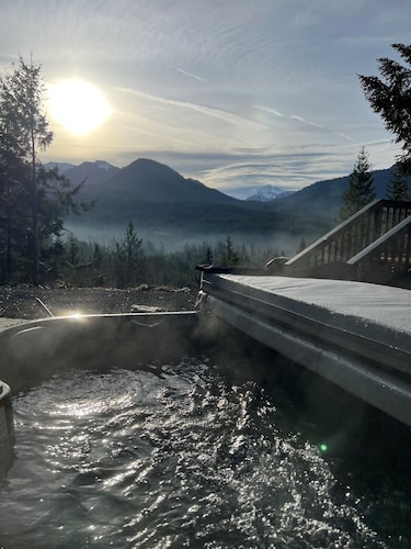 The Peak: Hot tub + Mt. Views