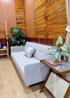 Standard Triple Room, Courtyard View | Desk, free WiFi - Sunset Garden Dorm (Ninh Binh)