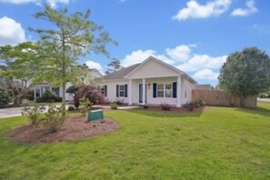 Exterior - amily Fun~ Dog Friendly~ Home with Pool Access! (Southport)
