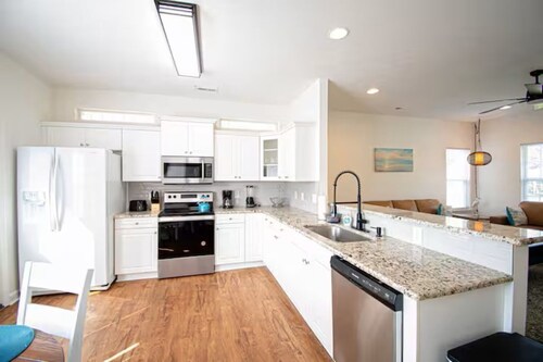 amily Fun~ Dog Friendly~ Home with Pool Access!