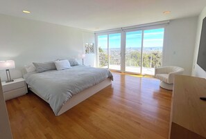3 bedrooms, desk, iron/ironing board, WiFi